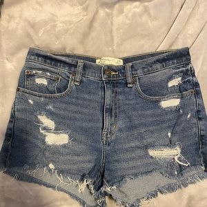 Abercrombie & Fitch Mid Rise Boyfriend Shorts